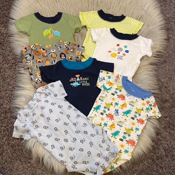Bundle of bodysuits - Picture 1 of 5